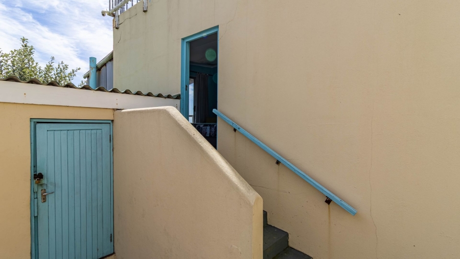 4 Bedroom Property for Sale in Perlemoenbaai Western Cape